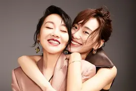 这5位女星少时显老，40岁后越发年轻，闫妮扮少女、牛莉穿透视装图片