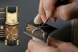 iPhone 是黄，VERTU是金，VERTU含金量十足的三款手机图片