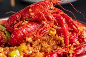 还在用清水洗小龙虾吗？等于吃垃圾！教你一招，脏东西跑光光图片