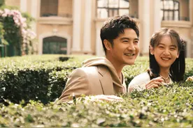 田亮与女儿拍亲子写真，14岁森碟身高优越颜值高，和爸爸越长越像图片