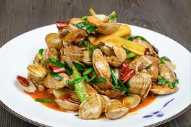 清洗花甲，不用油不用醋，青岛渔民教你2招，花甲吐沙干净又快速图片