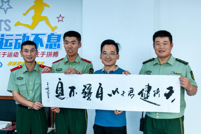 渭南市退役军人、社会文艺人士迎“八一 ” 进军营 退役不忘军旅情