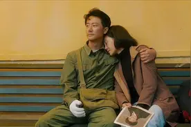 再看《芳华》：最不能接受的是，刘峰一直都嫌弃出馊汗的何小萍图片