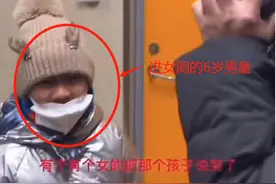 小学男童进女厕被拒，家长怒骂：你伤害他的心灵！网友抓住了细节图片