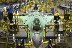 F35升级版Block4即将问世，性能直逼5.5代机！压制早期歼20没问题图片