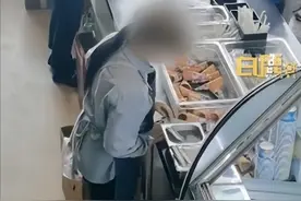 没洗手也不擦？游客晒视频称博物馆餐吧女店员抠鼻屎后继续卖甜筒：抠了3次，拿手揉搓就完了，太恶心了图片