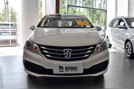 四万出头的代步车，加油方便而且省钱，实拍宝骏310图片