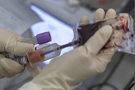 郑州一女医护人员感染新冠诱发血管病，医院发紧急献血倡议图片