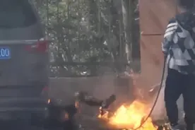 哈尔滨路边洗车摊老板之子被烧死，警方：死者自带汽油和打火机图片