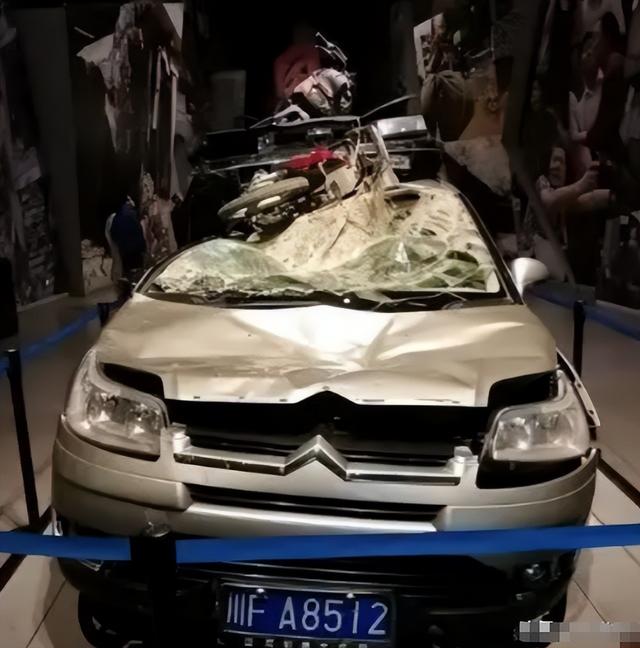 汶川地震幸存的“神车”：只因车牌特殊，公安部特批，入驻纪念馆