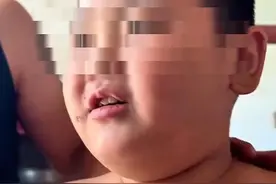 恶魔班主任，虐待8岁儿童长达12天，撕嘴、磕牙、针扎等酷刑图片