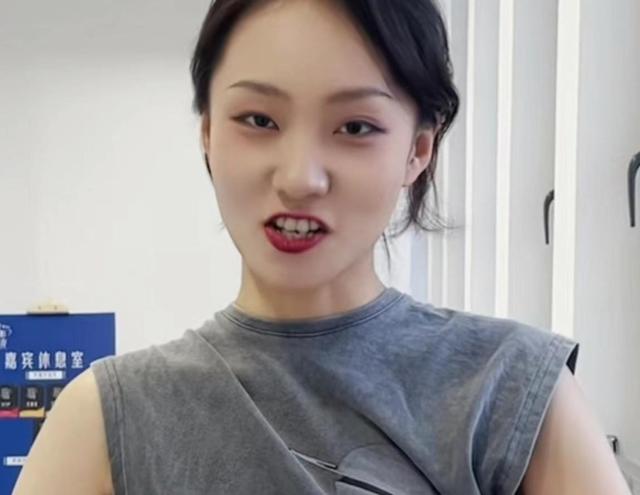 曝邓超出轨19岁嫩模！花千万掩盖丑闻，孙俪深夜发文：再见婚姻！