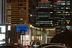 南山科技园里，被掏空的年轻人，来到按摩店充电回血图片