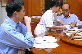 李嘉诚有多惜命？不吃山珍海味最爱喝番薯糖水，每天6点起床锻炼图片