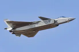 歼20在东海识别区被F35咬尾，解放军难以应对？真相让人跌破眼镜图片