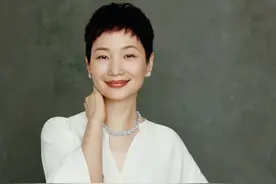 看到晓雪才知道：气质比容貌更重要，52岁照样登上时尚杂志封面图片