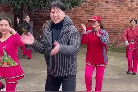 港星曹荣回湖南老家过年，农村跳广场舞太欢乐，脸部圆润现幸福肥图片
