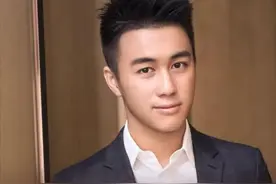 对话何猷君：当我面对肯定和嘲讽图片