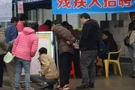 聚焦两会 | 全国人大代表王嘉鹏建议：推动残疾人公务员专项招录图片