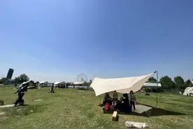 “五一”假期第二天：生态露营正当时 吃喝玩乐在新城图片