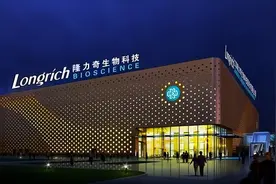 一代“蛇王”，跌落神坛图片