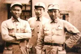 1956年，他想离开军队到地方工作，穿军装不习惯，总理：能出来吗图片