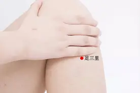 解开大腿内侧的“肝经锁”，每天3分钟，养足肝血，腿脚都有力气图片