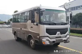 东风天锦四驱10-17座中巴商务车｜国六4x4越野17座房车EQ6600ZT6D图片