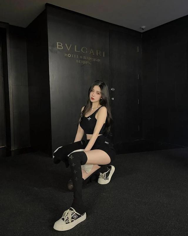 情感故事：追我5年的舔狗结婚了，居然有点伤感