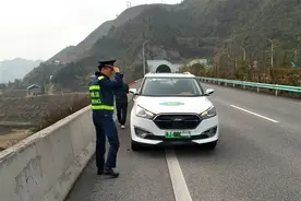 保险里有4项服务免费，在高速上也能叫救援，别再自己掏钱了图片