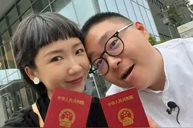 郝劭文520官宣结婚！晒结婚证亲吻妻子太甜蜜，乐当7岁孩子的继父图片