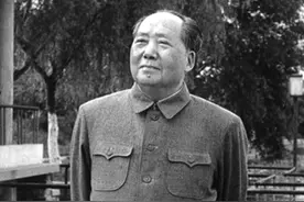 1959年毛主席重返韶山，父母坟墓破烂不堪，叹息：不要修，就这样图片