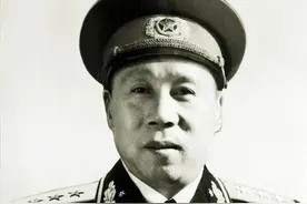 甘泗淇：红二方面军走出的开国上将，推广新式整军运动受到毛主席高度评价，妻子李贞是唯一的开国女将军图片