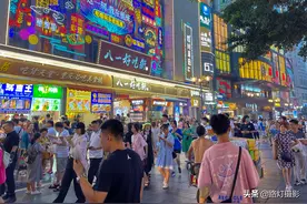 40℃高温难挡吃货热情，重庆的夜生活你想不到，人山人海排成长龙图片