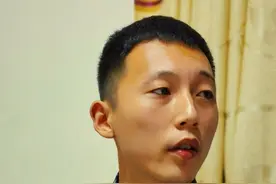 “大学生掏鸟案”当事人凌晨出狱：打算跟着父亲搞装修图片