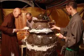 缸葬三年千日成佛，2003年起就被供奉的江西老头，现在如何图片