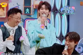 请原谅我不厚道笑了!实在不明白秦霄贤脚受伤，就不用录节目？图片