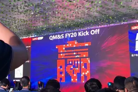现场大屏幕弹幕怎么做_教你怎样在大屏幕上滚动显示弹幕图片