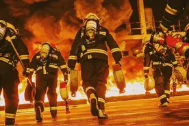 不能忘却的纪念：出警25人，牺牲25人，一支无人生还的消防大队图片