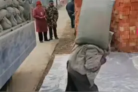 退休干部把医院当养老院，农村73岁老太寒天扛水泥：养老金养了谁图片