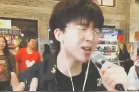 为什么怀念18年夏天？那时网红都是实力歌手，刘宇宁还在街头唱歌图片