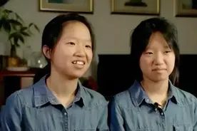 北京双胞胎姐妹花考上国防科大，父亲身份引人羡慕，母亲却破防了图片