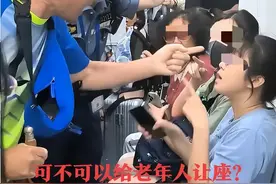老人强迫女孩让座后续：已被拘留，身份引猜疑，不止骚扰那么简单图片