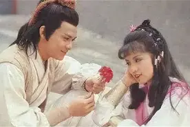 黄蓉的人生观念是什么？把她三个孩子的名字连起来读，就懂了图片