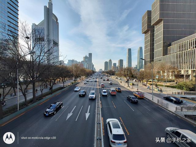 首发全新一代骁龙8旗舰移动平台 可恶又被moto edge X30装到了