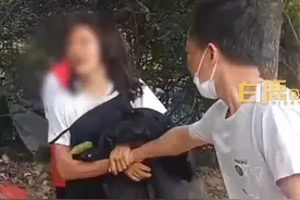 95后女孩失联8年被发现在荒山流浪，志愿者：她疑似因感情受挫出走，现已和家人团聚图片