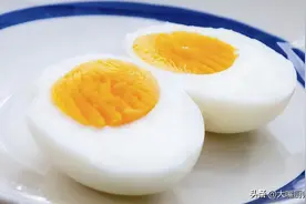 煮鸡蛋，开水、凉水下锅都不对！牢记这5点，轻轻一碰就脱壳图片