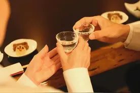 白酒的味道那么难喝，为什么还有那么多人喜欢喝？喝酒是为了什么？图片