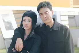 李光洁官宣二胎，细看他对二婚妻子的态度，我才明白郝蕾为何离开图片