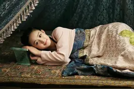 古代宫女睡觉有多难？双腿夹紧必须侧躺，连手都不能乱放图片